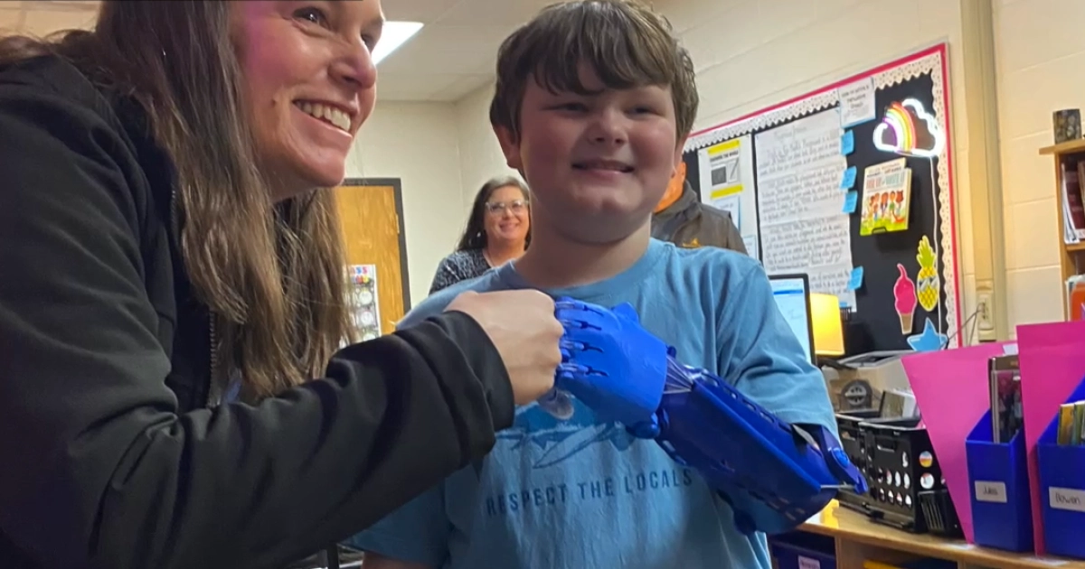 Metro Detroit High School Students Create 3D-Printed Prosthetic Arm for 10-Year-Old Boy